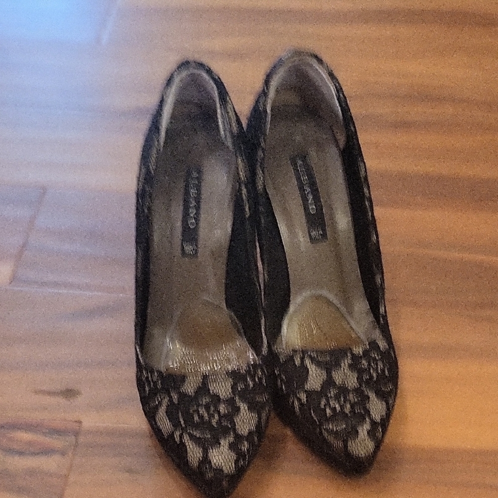 Black Heels Elegant Design